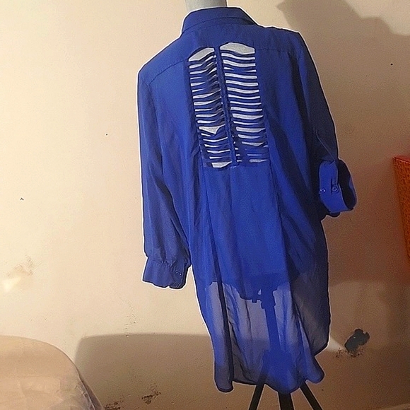 Jasmine Woman's Semi-Sheer Blue Blouse With Cut Out on Back of Blouse, Size 2X - Picture 8 of 9